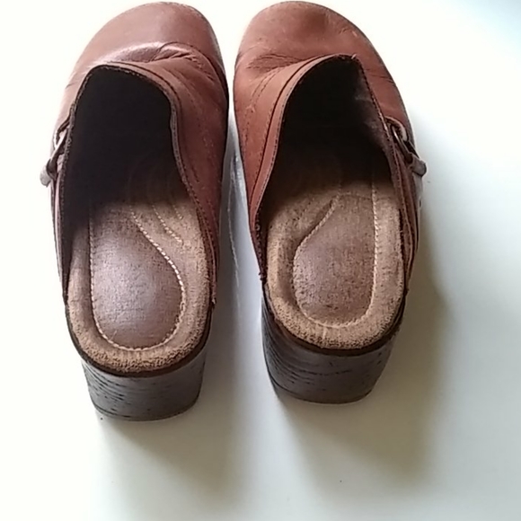 Clogs - Picture 7 of 8